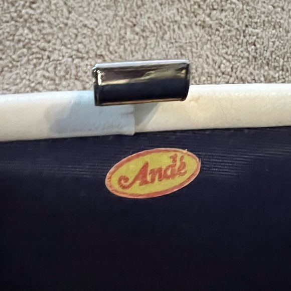 Vintage 1960s Ande’ White Faux Leather Handbag with Hinged Frame - Picture 9 of 12